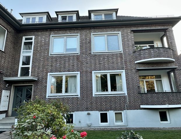 Gemütliche 1,5 Zimmer DG-Wohnung, mit EBK und Keller in Altbremerhaus - mitten in Schwachhausen/Gete - Photo 1