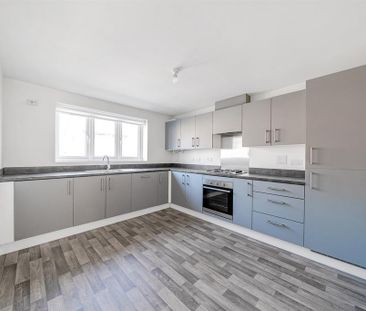 3 bedroom semi-detached house to rent - Photo 5