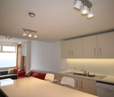 7 bedroom detached house to rent - Photo 2