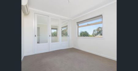 Magnificent Townhouse - Photo 5