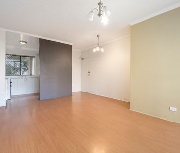 2 BEDROOM UNIT - 450M TO KINGSWOOD STATION - Photo 4