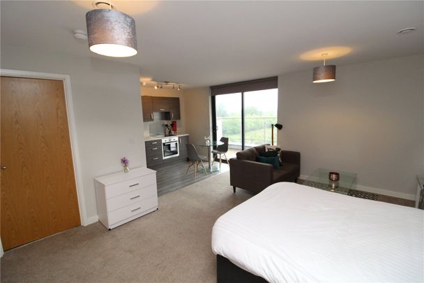 Studio To Rent - Photo 1