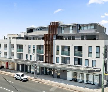 Stylish Bayside Apartment with Panoramic Kogarah Bay Views - Photo 3