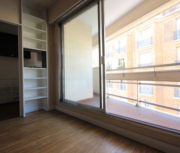 Appartement a louer Paris - Loyer €909/mois charges comprises ** - Photo 1