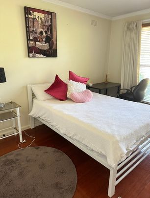 Oakleigh South - Photo 1