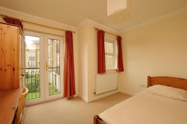 3 bedroom flat to rent - Photo 1