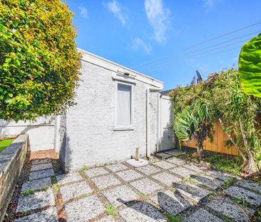 A Charming Retreat with Pet-Friendly Comfort - Photo 2