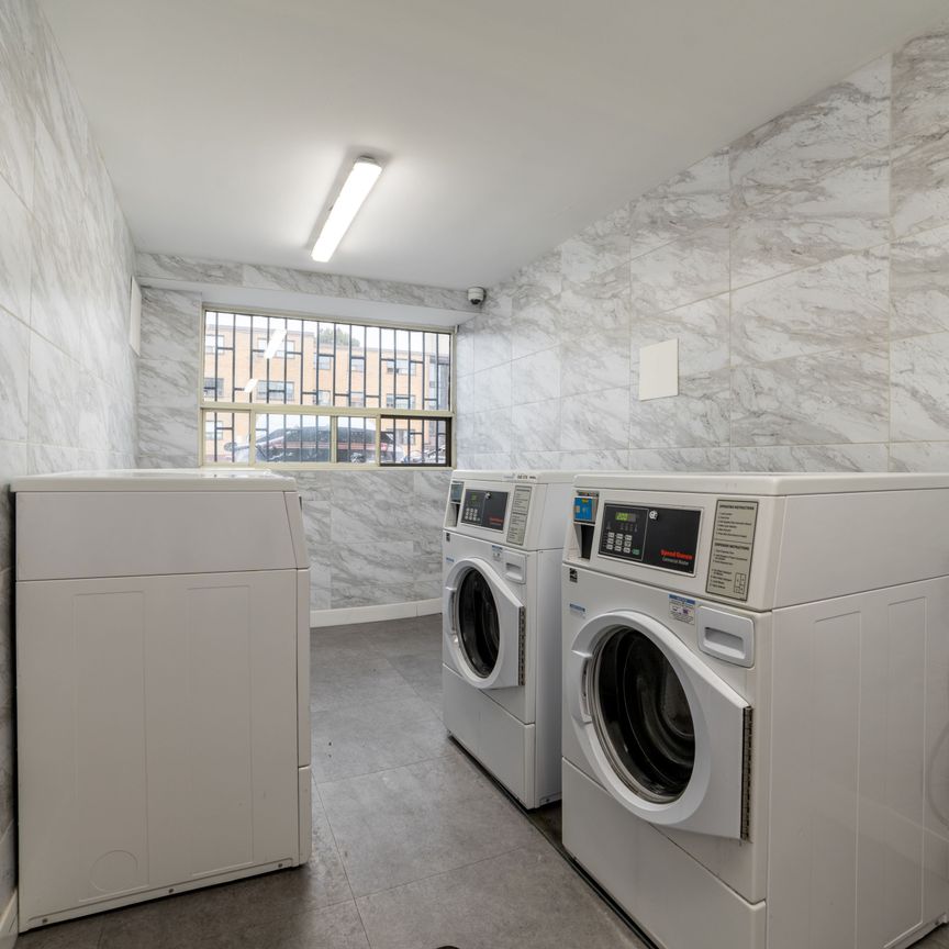 Deluxe Room - Islington (Etobicoke) - Photo 1