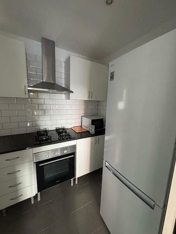 Carrer Bòbiles, L'Hospitalet de Llobregat, Catalonia 08905 - Photo 3