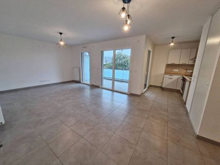 Location Appartement 3 pièces 68m² BOURGOIN JALLIEU 38300 - Photo 2