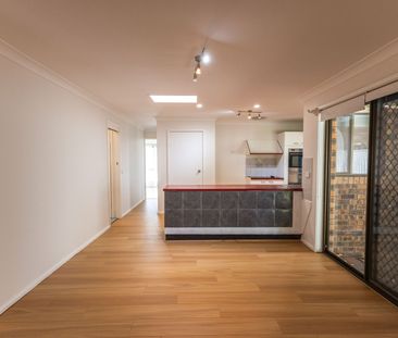 Airconditioned 3 Bedroom family sized home with huge back yard - Photo 2