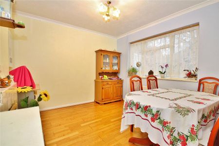 4 bedroom semi-detached house to rent - Photo 2