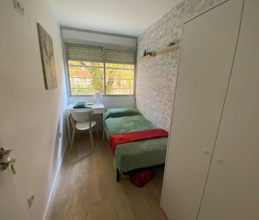 Calle del Corregidor Señor de la Elipa, Madrid, Community of Madrid... - Photo 6