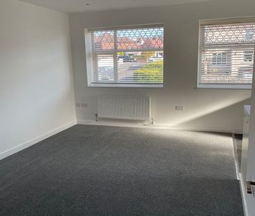 1 Bed Flat, Savoy Road, BS4 - Photo 2