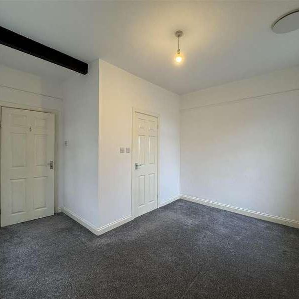 Dog Kennel Bank, Almondbury, Huddersfield, HD5 - Photo 1