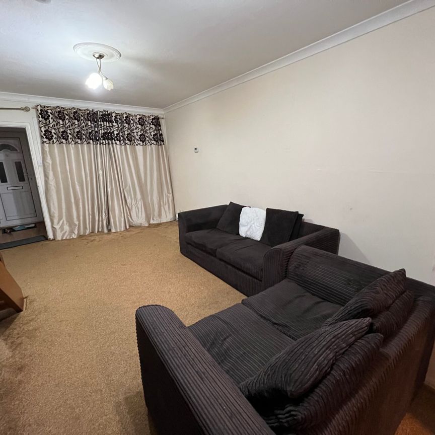 Wheatlands, Hounslow, TW5 0SD - Photo 1