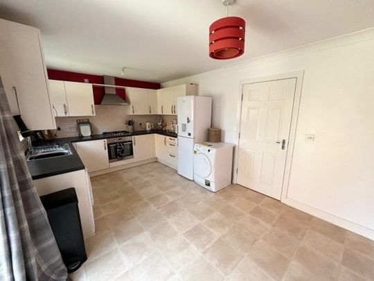 Broad Birches, Ellesmere Port, CH65 - Photo 1