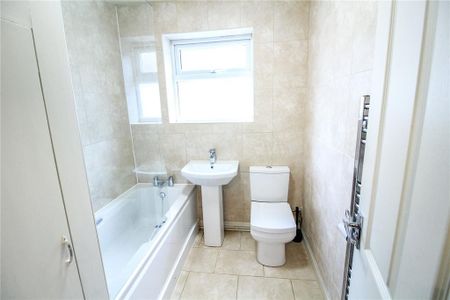 2 bedroom terraced house to rent - Photo 4
