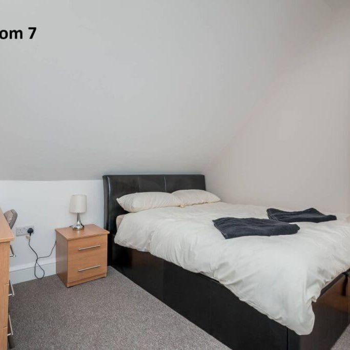 10 bedroom flat share to rent - Photo 1