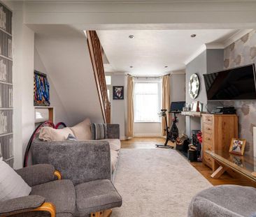 3 bedroom end of terrace house to rent - Photo 5