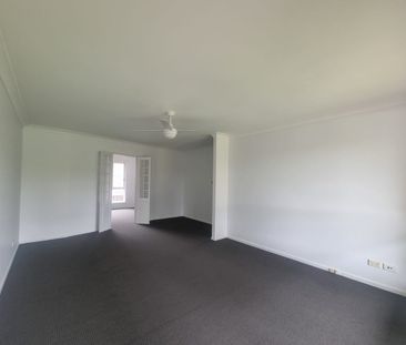 Three bedroom Family Home - Photo 5