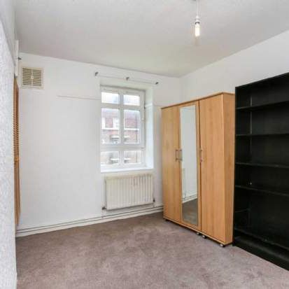 3 bedroom property to rent in London - Photo 1