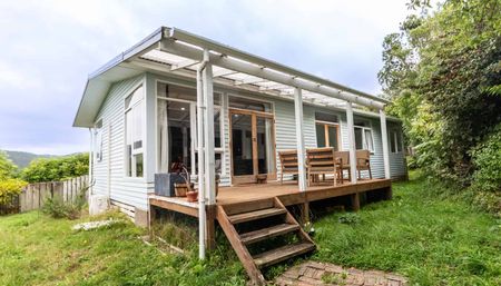 Sunny 3-Bedroom Home in Karori - Photo 4