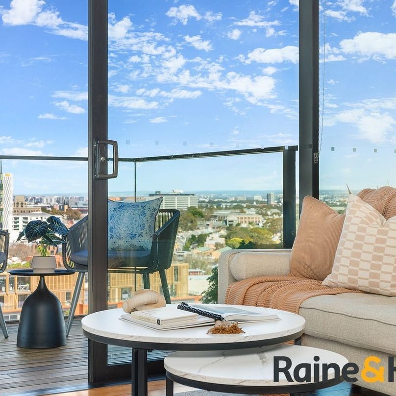 Modern One Bedroom With Parking & Views !! - Photo 1