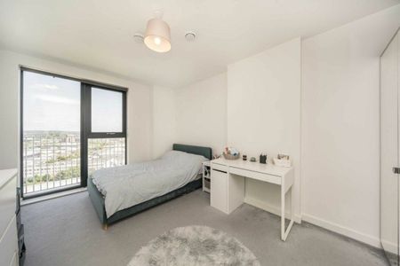 Lakeside Drive, London, NW10 - Photo 4