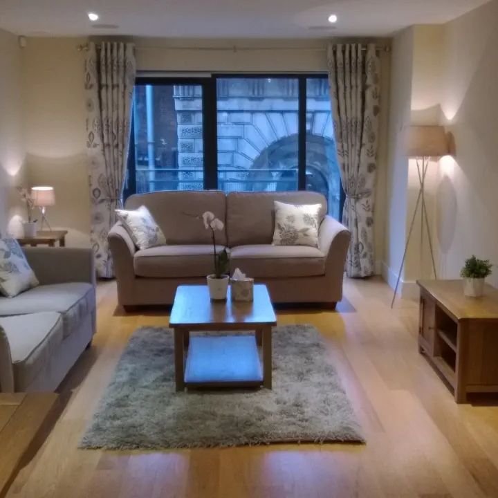 Apartment 16, Custom House Apt, 2 - Photo 1