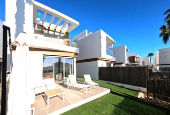 425 Villamartin Paradise