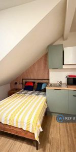 1 bedroom in a house share to rent - Photo 3