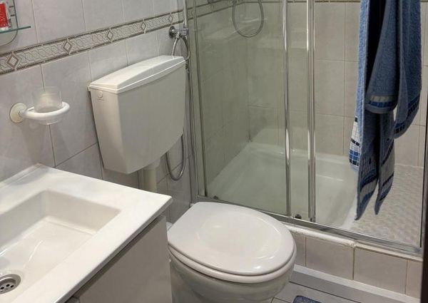 Quarto com wc privado Porto Lusiada e Catolica