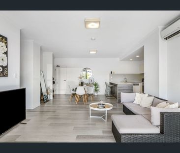 Modern Living in a Secure Varsity Lakes Community - Photo 3