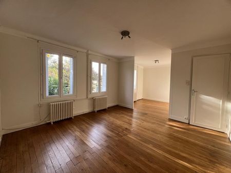 Location Maison 3 pièces 70m² FLEURY LES AUBRAIS 45400 - Photo 2