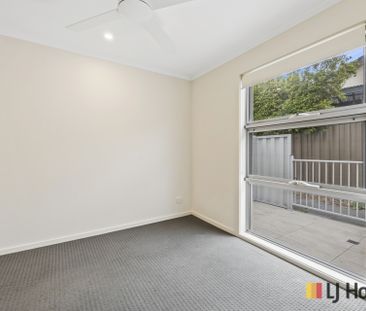 Modern Two Bedroom Home - Photo 3