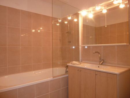 Location Appartement 3 pièces 68m² - Photo 3