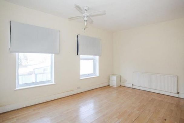 3 bedroom end of terrace house to rent - Photo 1