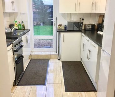 Room in a Shared House, Headingley Avenue, LS6 - Photo 2