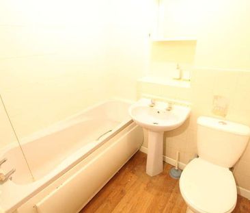 Windsor Street - One Bedroom - Unfurnished, LU1 - Photo 2