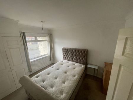 To Let : 2 Bedroom Ground Floor Flat, Samaria Gardens, Acklam, Middlesbrough. TS5 8DQ - Photo 4