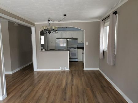 For Lease - 332 Boisdale Avenue, Richmond Hill, Ontario - Photo 2