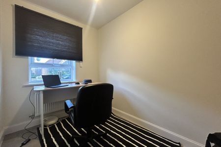 Ashcott Avenue - Photo 4