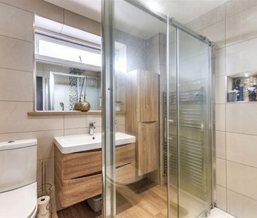 Chestnut Close, Hampton - Photo 2