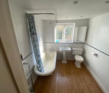 2 bedroom house to rent Wick Lane, Christchurch, BH23 - Photo 2