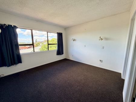 Large family home in Chatswood - Photo 3