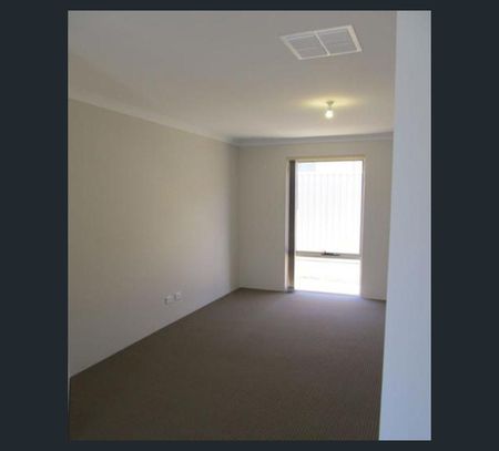 18 Leeway Loop, Alkimos, WA 6038 - Photo 3