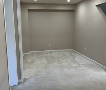 For Lease - 36 Foothill Street Unit# Main, Whitby, Ontario - Photo 5