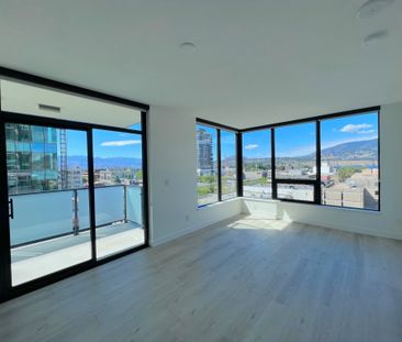 April 15th: Downtown – 2 bed, 2 bath corner unit - Photo 1