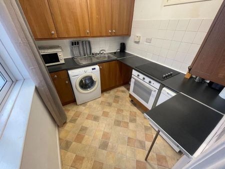 2 bedroom flat to rent - Photo 4